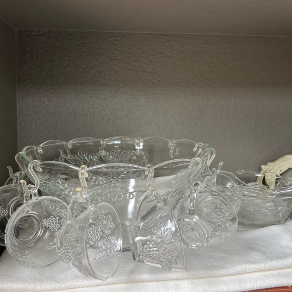 vintage Anchor Hocking "Harvest Grape" or "Vintage Clear" pattern. - Picture 2 of 15